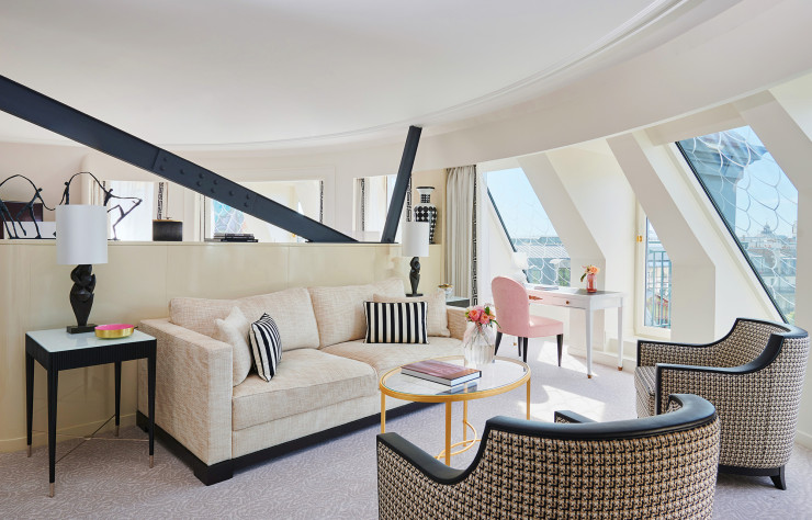 Au plus près des nuages, cet hôtel du Paris historique présente un visage plus contemporain.