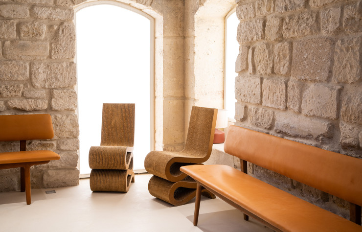 Deux Wiggle chairs trônent chez Aesthé.