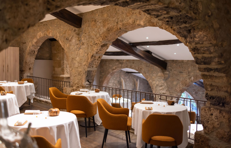 Chez Sébastien Sanjou, la gastronomie du sud-est est interprétée avec simplicité et précision.