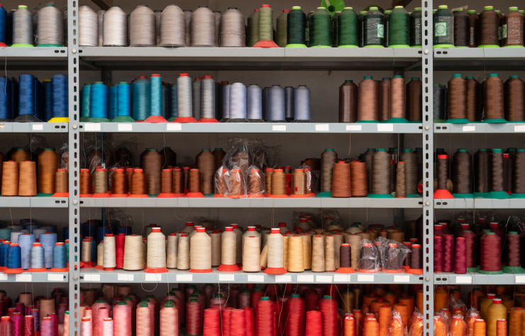 Chez Arflex, le fil rouge est la fabrication à la commande, avec un habillage personnalisable.