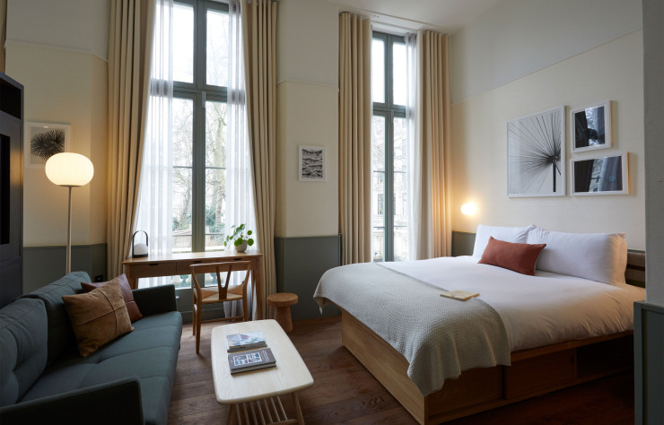 Une des chambres de l’hôtel Inhabit Queen’s Gardens.