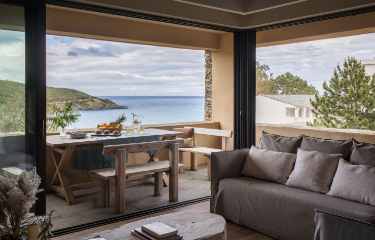 Vue sur la mer depuis le salon de la villa Montecristo