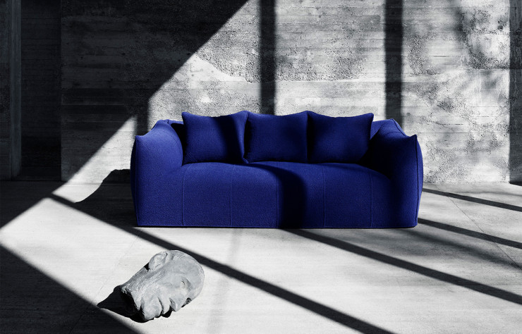 La nouvelle version de son fauteuil allonge la liste des revêtements possibles, mais s’inscrit aussi dans l’époque avec des matériaux recyclés.