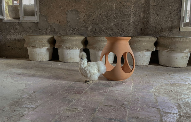 «Pour dessiner la plupart des objets, je me suis basé sur des descriptions existantes. L’abreuvoir est par exemple inspiré d’un texte de l’agronome de la Renaissance Olivier de Serres.» 