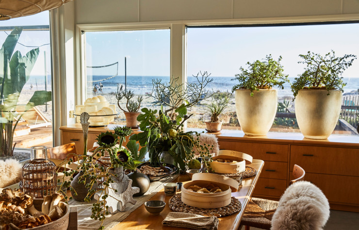 Vue de la terrasse intérieur de la maison.