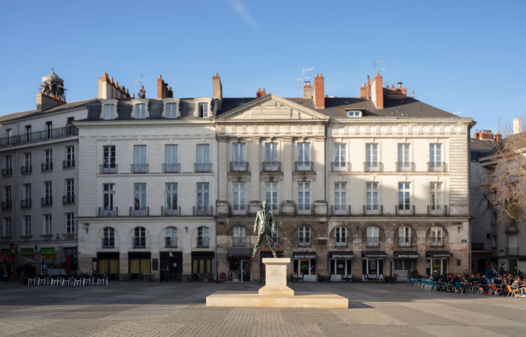Philippe Ramette, Éloge du pas de côté, Place du Bouffay.