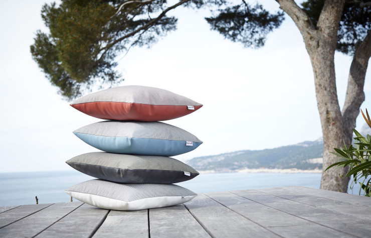 Batyline Elios est une gamme de tissu idéale pour le recouvrement de mobilier de jardin.