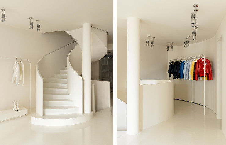 Cette nouvelle boutique de mode présente tous les essentiels du vestiaire Courrèges, ainsi que les dernières pièces de la collection défilé hiver 2022.