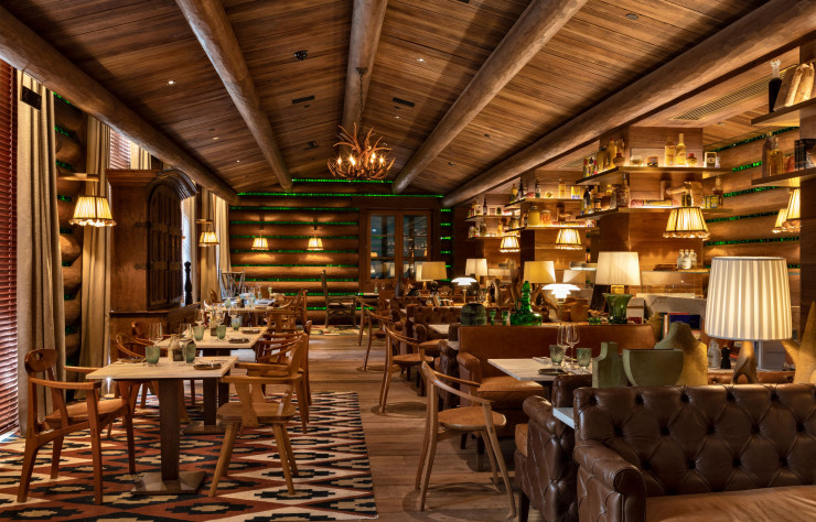 L’aménagement façon chalet forestier du restaurant Blaise, en référence à l’écrivain Blaise Cendrars.