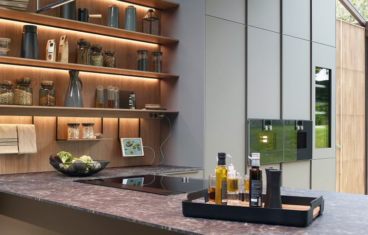 Des conceptions aux rangements multiples se fondant à l’architecture