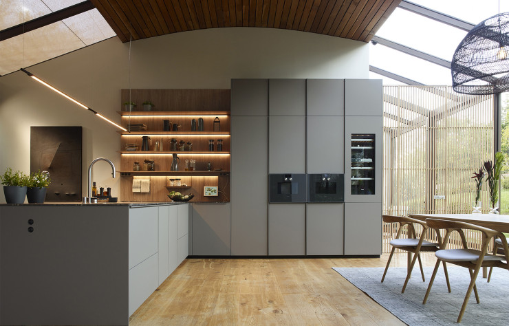 Le modèle Fine Gris Vision Soie de Santos favorise la transition à tout espace.