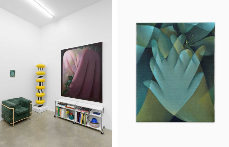La galerie Derouillon tient à ce qu’il y ait une rencontre entre les différents champs artistiques. Ainsi, les oeuvres Untitled (Blue Lagon) et 2.00 AM partagent un espace avec des pièces design et des objets d’art.