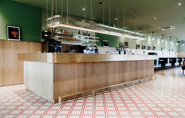 Le décor du restaurant Comptoir 532 à Alixan est signé par le Studio Rev.