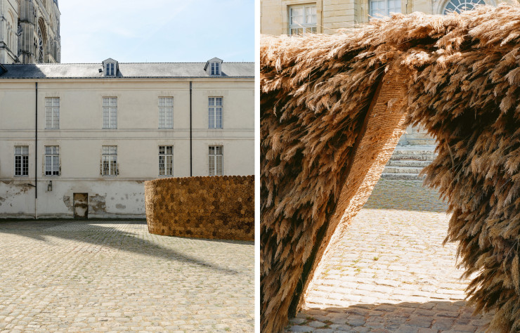 Au musée Saint-Remi, à Reims, Rausa (de l’ancien français ros, qui a donné roseau, ici utilisé en bottes comme seul matériau constructif), d’Atelier Faber, est une installation poétique à la conscience écologique. Elle pointe notamment le besoin de préservation des zones humides.