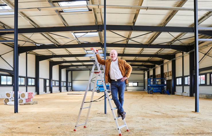 Dans sa stratégie de modernisation, Aymeric Duthoit a choisi de réunir, d’ici à la fin de l’année, l’ébénisterie et sa quinzaine d’artisans dans un bâtiment de 1 200 m2, doté de nouveaux équipements.