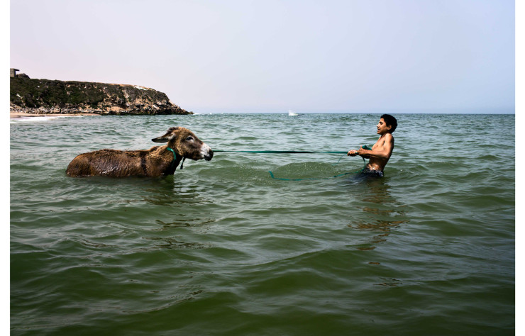 Le cliché Sans Titre de Tanya Habjouqa s’inscrit dans une exposition qui questionne la place de l’eau dans le monde au Noor (Atelier Néerlandais).