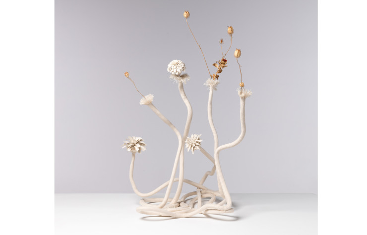 « Candelabro » réalisé en biscuit est issu de la collection Hybrida de Made in Edit - vente aux enchères de design contemporain - IDEAT