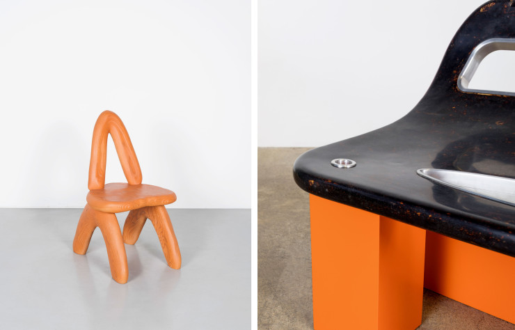 A gauche, chaise Dino de Daniel Ashram, à droite « Banc Optimistic uncertainties solicit integration» de Samuel Ross