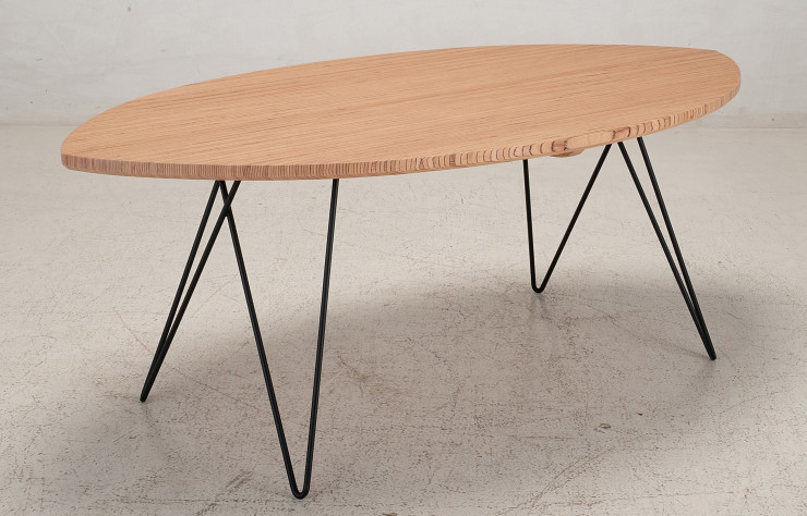 La table Florence de Un Chat Dans Un Tiroir est entrée dans la collection alinea.