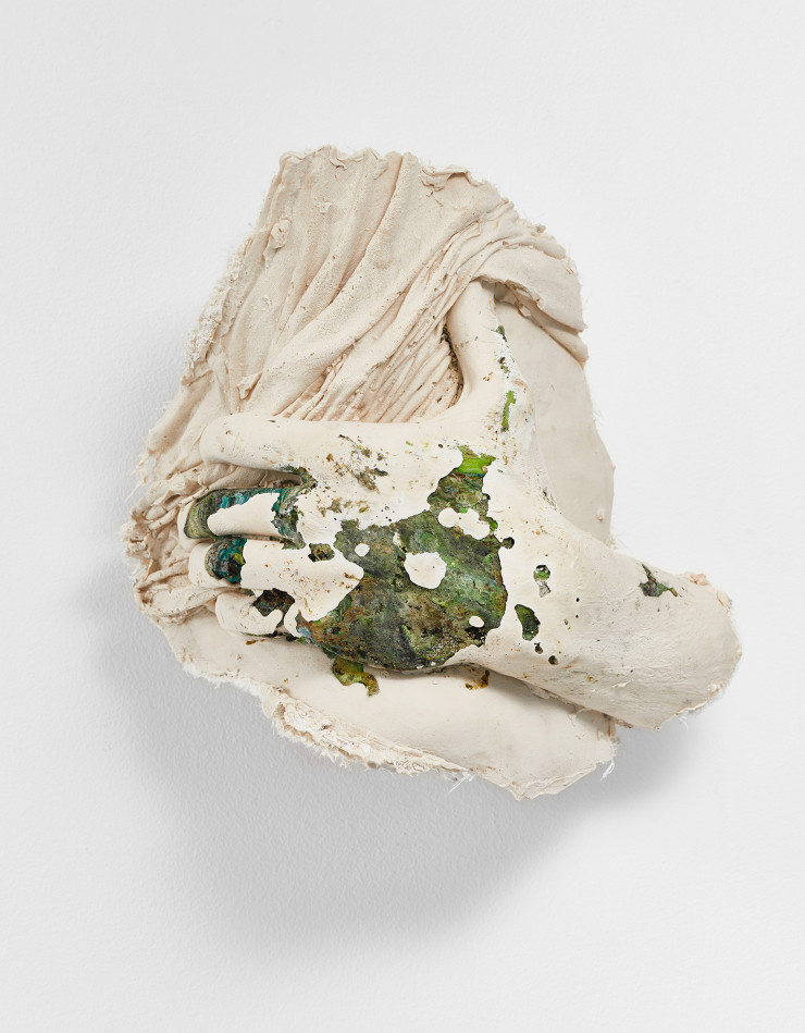 Main (2021) par Ugo Schiavi, Double V Gallery