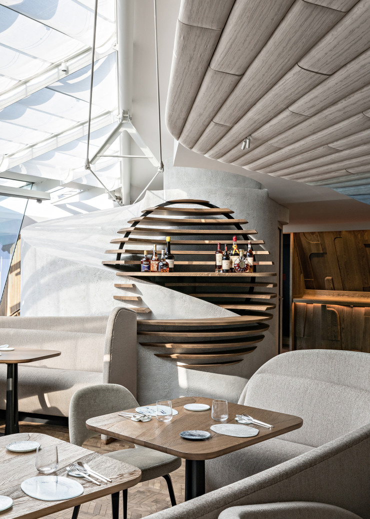 Rencontre entre le futurisme et l’artisanat au restaurant 39V, à Paris.