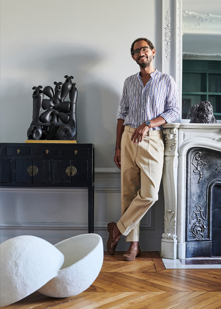 Dans un appartement haussmannien, l’architecte Thibaut Picard a réussi à insuffler un esprit contemporain où la couleur prime.