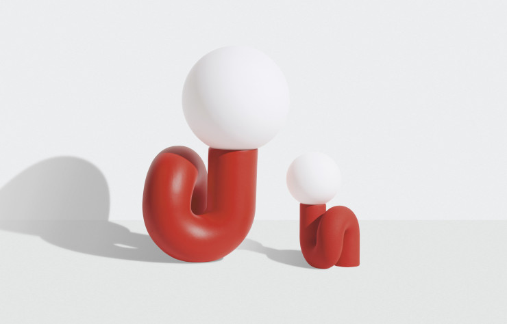 Avec ses rondeurs parfaites, la lampe à poser Neonetic, quel que soit son format, est « imprégnée de proportions enfantines ».