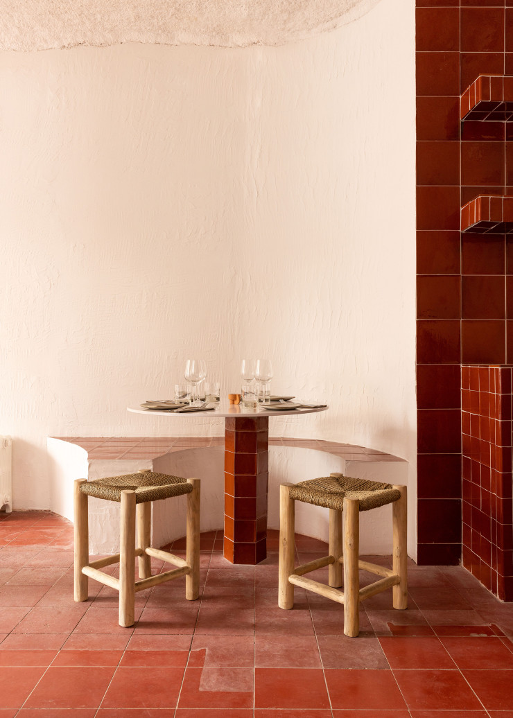 Kubri, le dernier restaurant de l’agence d’architecture Mur.Mur à l’esthétique radicale, s’appuie pourtant sur des techniques de construction anciennes.