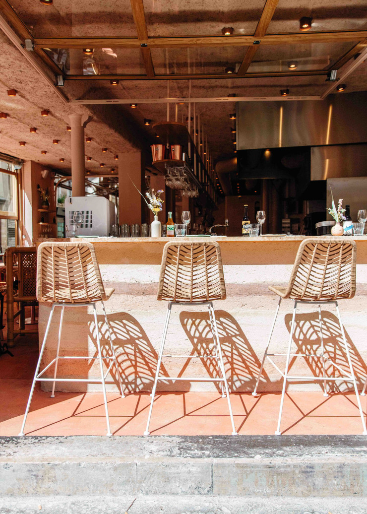 Le restaurant Dalia mélange sophistication et matériaux bruts pour un effet waouh.