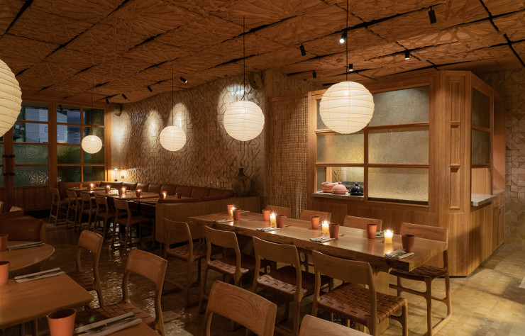 La cuisine fait partie intégrante du restaurant.