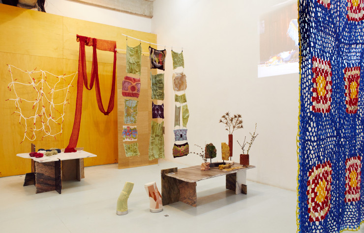 Vue d’exposition Mujer x Mujer dans l’espace 2B Place to be
