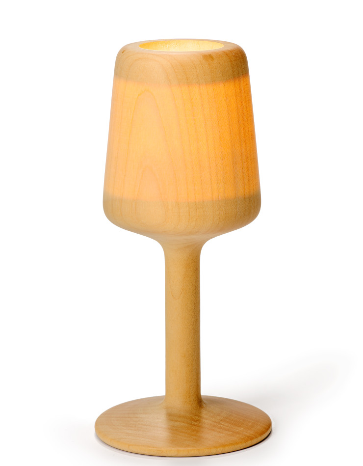 François Azambourg, Lampe Inga, 1999 (date de création), 2015 (date du modèle). Sycomore tourné, source LED © Les Arts Décoratifs