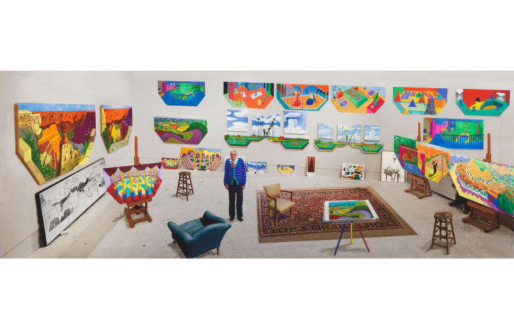 In the Studio, December 2017, [Dans l’atelier, décembre 2017], 2017, dessin photographique imprimé sur 7 feuilles de papier, monté sur 7 feuilles de Dibond, 278 x 760 cm, assisté de Jonathan Wilkinson. Tate : don de l’artiste 2018. © David Hockney.