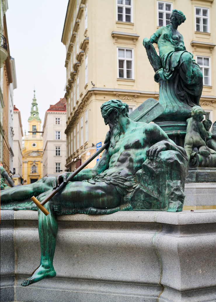 Les partisans de subcultures des années 80 avaient l’habitude de se retrouver sur la place Neuer Markt où trône une fontaine du XVIIIe siècle du sculpteur Georg Raphael Donner.