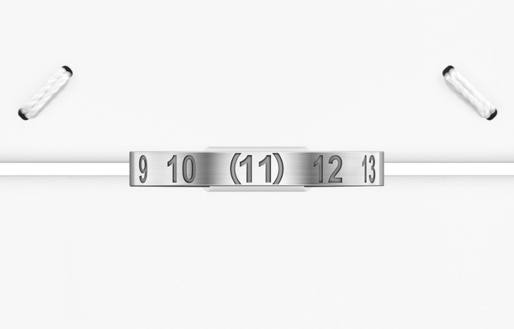 Le tissage et les chiffres sont des éléments codifiés chez Maison Margiela.