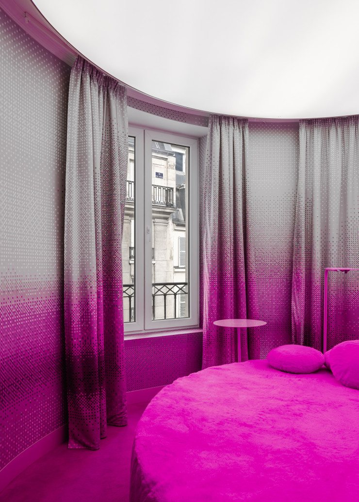 Avec sa Room 36, Harry Nuriev a investi une chambre de l’hôtel La Louisiane, à Paris, qu’il a dupliquée dans le métavers.