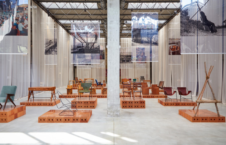 Exposition « Lina Bo Bardi – Giancarlo Palanti Studio D’Arte Palma 1948-1951 », en 2018, dans le vaste Nilufar Depot, à Milan, qui permet ce type d’événement.