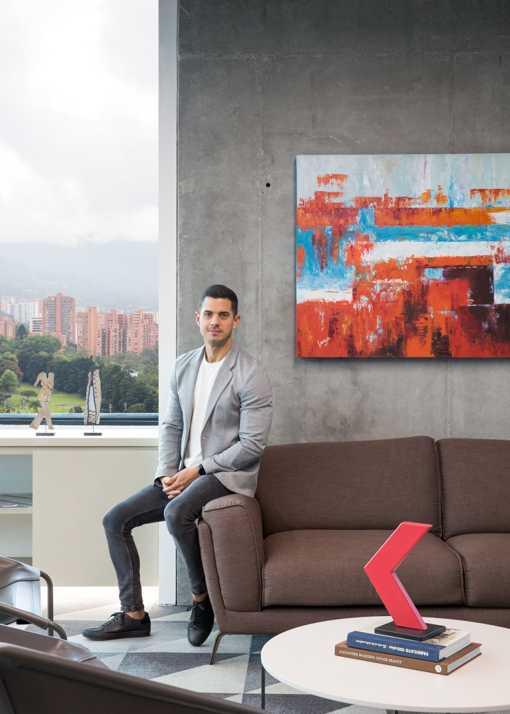 Le très dynamique président d’Inexmoda, Sebastián Diez, dans les locaux de la structure vouée à la promotion de la mode colombienne.