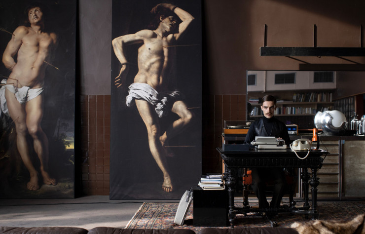 Le film Peter von Kant (2022), avec Denis Ménochet (à droite) et Stefan Crepon, donne à voir une facette plus sophistiquée des années 70