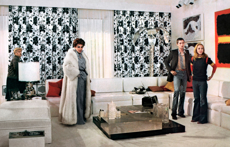 Un appartement entièrement seventies, agencé par Mario Garbuglia, abrite une famille de la nouvelle bourgeoisie italienne à l’arrogance assumée.
