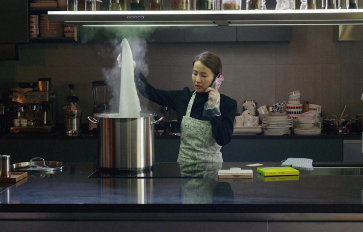Un style moderniste au chic dépouillé, du décorateur Lee Ha-jun, qui dissimule de sombres desseins.