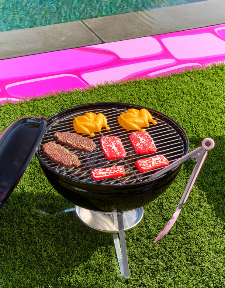 Ken aime à souligner sa virilité en installant un barbecue dans la maison de sa moitié. Des légumes ? Très peu pour lui.