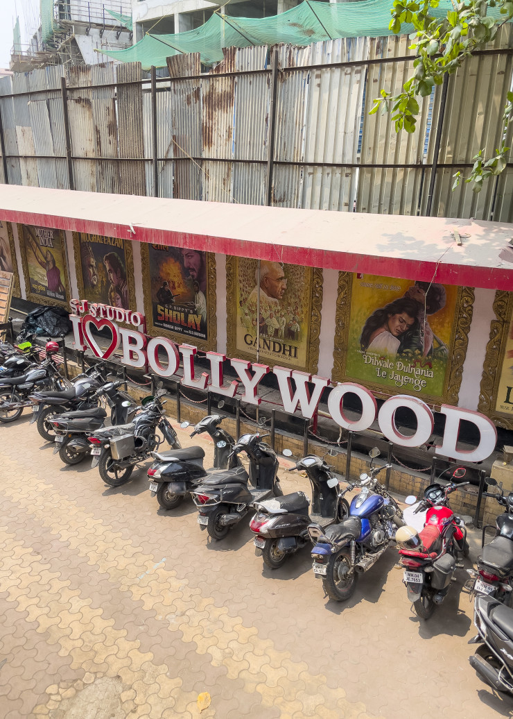 Les studios SJ, dans une zone industrielle de Bombay.