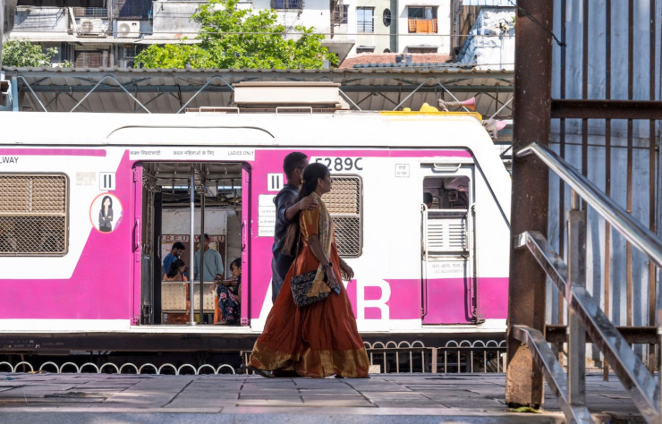Les quais de la gare de Grant Road, l’un des coeurs vibrants de la ville, où se passe le classique du cinéma indien, Salaam Bombay! (1988), de la réalisatrice Mira Nair.