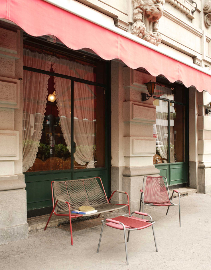 La collection outdoor Coco par Unopiu dans son élément, au bar Basso à Milan.