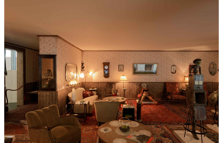 Conçue à échelle réelle, l’installation Roxys conçue par l’artiste Edward Kienholz présente le décor d’une maison close des années 1940 à Las Vegas.