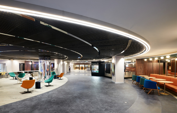 Le lobby de l’hôtel Pullman Paris Montparnasse.