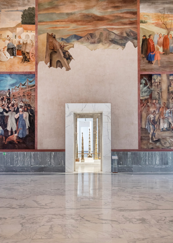 Dans le quartier EUR, une salle de représentation du Palazzo delle Arti e Tradizioni Popolari. Ce bâtiment fut construit pour l’Exposition universelle de 1942, qui n’eut jamais lieu. Il fait aujourd’hui partie d’un ensemble qui abrite le Museo delle Civiltà.