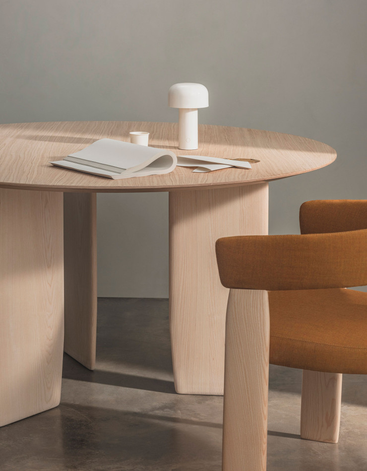 Table Oru de Patricia Urquiola pour Andreu World