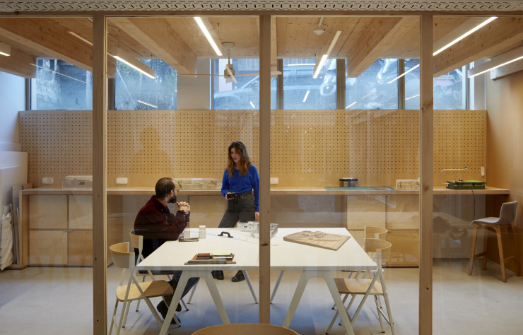 L’agence Atelier du Pont par Atelier du Pont à Paris 7e.